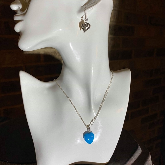 Necklace - Picture 1 of 2